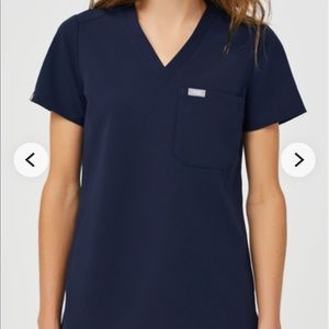 Figs scrub top